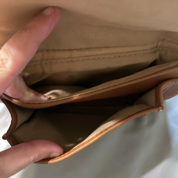 Vegan leather crossbody bag NWOT - Picture 4 of 8